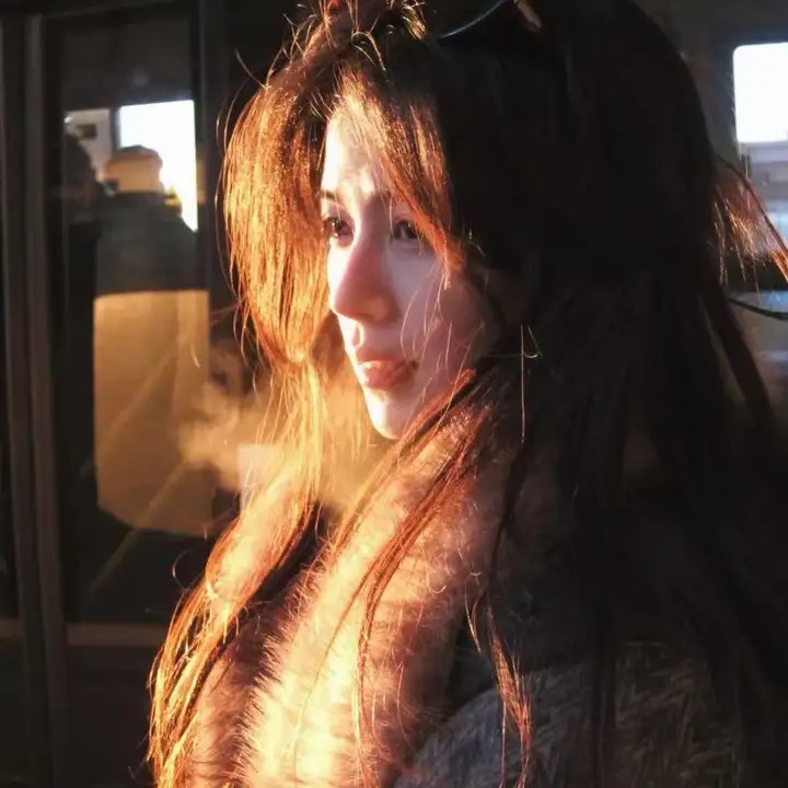笼中女囚